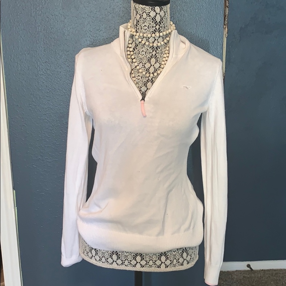 Small White Vineyard Vines Women’s Sweater